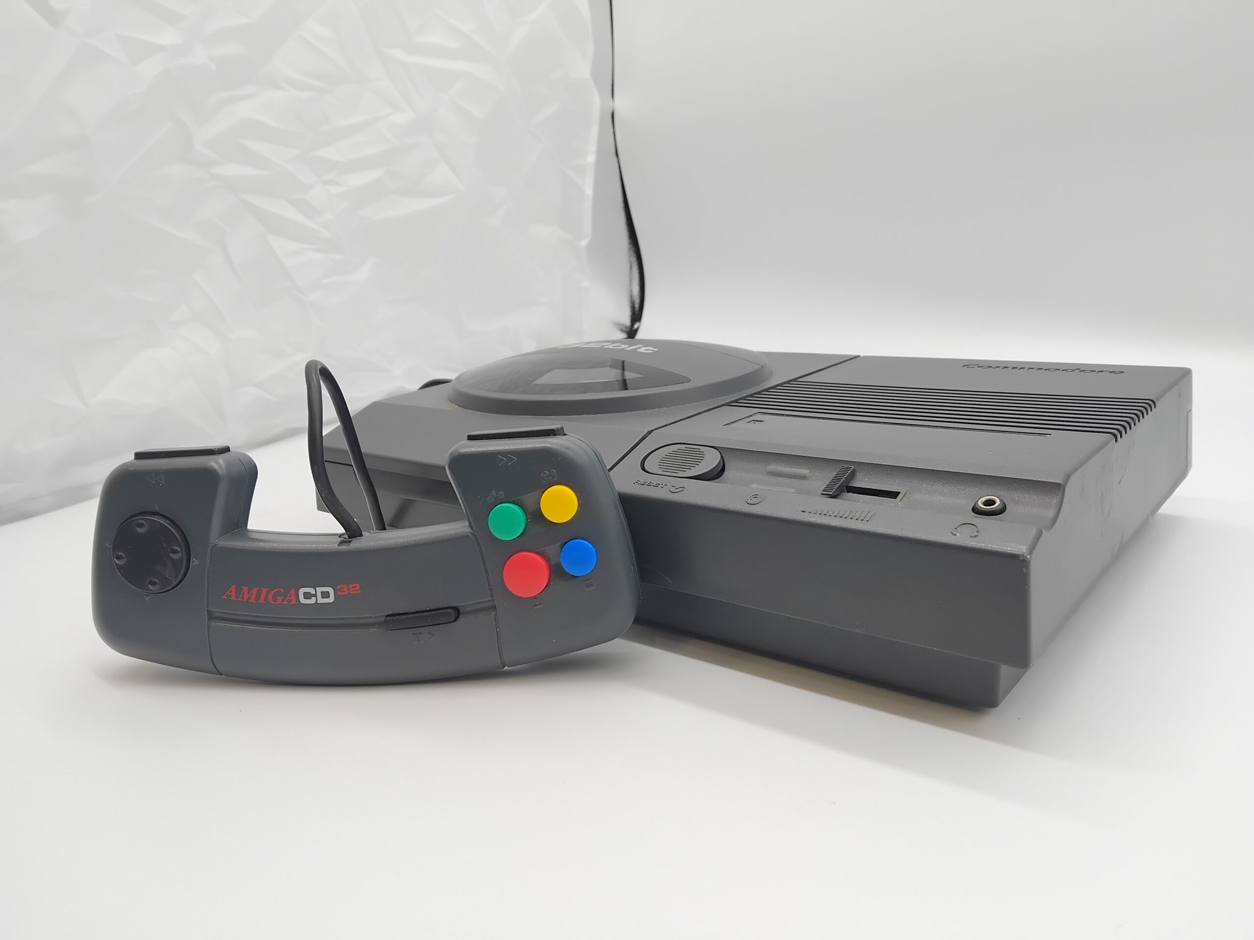 L'Amiga CD32 en vedette.